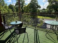 2 Bed Flat - Sleeps 6 - Negotiation for Contractors & Long Stays - Free Parking - Chambres d'hôtes Manchester