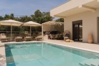 Villa Ajra, A Distinctive Gem with Private Pool By MindYourVilla - B&B Kalamákion