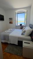 Beach House Tisno whit Sea View - B&B Tisno