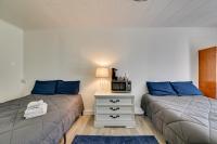 Walk to Schroon Lake! Studio w/ Shared Fire Pit - B&B Schroon Lake