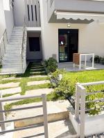 Paralia Ofriniou Oasis Apartment with Swimming Pool Access and Starlink WIFI - B&B Orfánio
