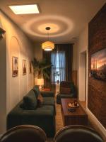 Designer Hideaway Private Patio near Wicker Park - B&B Chicago