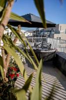 Central Penthouse with massive terrace - B&B San Ġwann