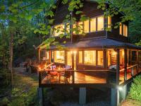 Secluded Smoky Mountain Cabin, Firepit and Views - Bed and Breakfast Bryson City