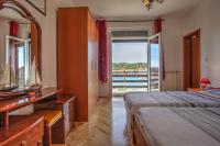 Apartamento de 1 dormitorio con balcón y vistas al mar