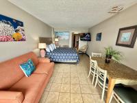 Direct Oceanfront 2-Br Condo, Best Water Amenities in Landmark Resort - Chambres d'hôtes Myrtle Beach
