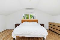 Van Nuys Home Sauna Game Room Sleeps 8 Colby & Conrad - B&B Los Angeles