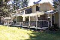 Breath in Fresh Mt Spring Air from a Private Deck with a River & Golf Course View - B&B Blairsden