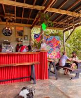 Firefly Treehouse Cafe and Bar - Chambres d'hôtes Ytaya