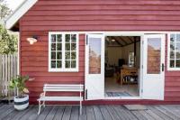 Little Red Barn in the Noosa Hinterland - Bed and Breakfast Tinonee