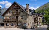 Hostal Rural Sant Climent - Habitacions i Apartaments - B&B Taüll