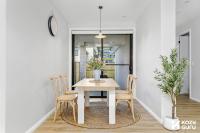 KozyGuru | Cobbitty | Modern Family Retreat - Bed and Breakfast Cobbadah