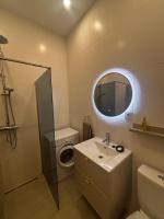 Modern Family Apartment Near Mežaparks & City Center - Chambres d'hôtes Riga