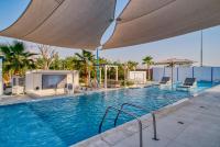 Santorini check in - B&B Ras Al Khaimah