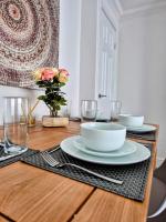 A bright & cosy two-bedroom flat Sleeps 3 Full Kitchen - Bed and Breakfast Nottingham