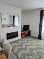 A bright & cosy two-bedroom flat Sleeps 3 Full Kitchen - Bed and Breakfast Nottingham