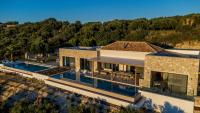 Exclusive Brand New Luxury Villa Elatou - BY APOKORONAS VILLAS - Chambres d'hôtes Tsivarás