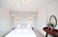 King Room with En Suite Shower