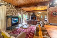 Stone Cottage - River front - Fireplace - Firepit - B&B George