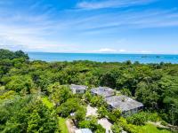 Beachfront Jungle Luxury! 3BD Penthouse Uvita - Bed and Breakfast Uvita
