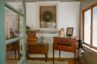 The Hatchery House Spacious Historic Getaway - Chambres d'hôtes Shelby