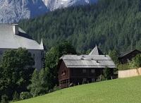 Luxury Chalet at the Foot of the Dolomites by the Castle - B&B La Villa