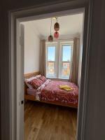 Prime Location - Beach Front - Sleeps 2-4 - 2 beds - Beach 2 min walk - Ferienwohnung Bournemouth