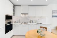 Modern 1BR Apartment Near Vancouver & Metrotown - Ferienwohnung Burnaby