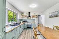 Detached Bungalow, Private parking in town centre - B&B Ballycastle