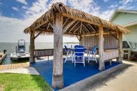 3BR Condo on the Bay w/ Pool and Perks - B&B Rockport