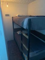 Kleines Zweibettzimmer