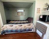 RR Medicine Park Tiny House Slp 4 1BR1BA Suite - Chambres d'hôtes Medicine Park