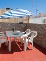 Casa vacacional en Conil centro con terraza privada solo para familias y parejas - Bed and Breakfast Conil de la Frontera