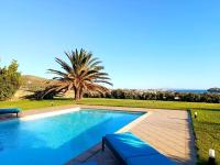 Villa Andros, Beauty and Luxury - Private Pool - B&B Andros