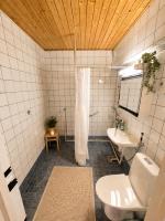 A gem in the heart of the city, with a balcony, for 5 people, ideal for remote work - Chambres d'hôtes Pori
