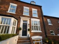 The Willow Chester 4 Bedrooms Garden Parking - sleeps up to 8 - B&B Chester