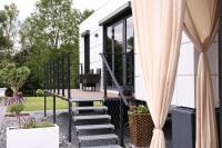 Glamping L tiny , 2Ferienhäuser mit stillvolles Design und hohem Komfort Sauna Hot Tub - Chambres d'hôtes Platten