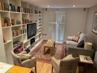Lovely apartment, sleeps 6, 1 super king bed, 1 double bed and 1 sofa bed - Chambres d'hôtes Lincoln