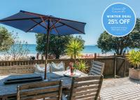 Onetangi Waterfront Bach - Coast & Country - Bed and Breakfast Onetangi