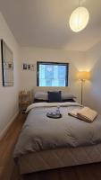 Seaside Escape Steps from Swansea Marina and Waterfront - B&B Swansea