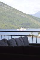 Lepetane Sea view Mistre Apartments No.3 - Bed and Breakfast Lepetani