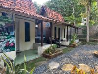 Tiara Homestay Banyuwangi Near train Station - B&B Banyuwangi