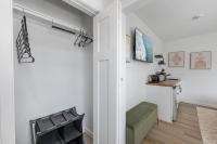 South O Bungalow 2 - Deluxe Queen Studio + Patio - Bed and Breakfast Oceanside