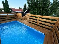 בורקאי - בקתות פיליפיניות עם בריכה פרטית - Bed and Breakfast Bruchim Qela' Alon