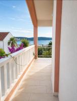 Half of house to rent - family Zelenika - Chambres d'hôtes Trogir