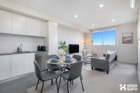 KozyGuru | Merrylands | Balcony Chic with Parking - B&B Moorlands