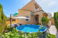 Casa con Piscina Privada y BBQ - Playa 12min a Pie - B&B Torrevieja