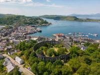 2 Bedroom Albany Apt Sleeps 4 -Tv & WiFi -Central - Bed and Breakfast Oban