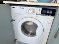 Step Free 2 Bed 2 bath Oasis Flat Close to David Lloyd Gym with Fully Equipped Kitchen& Parking in Dartford Mins from station and 45 mins into Central London - Chambres d'hôtes Dartford