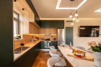 Penelope & Odysseus Luxury Suites, Historic Nearchou, Neoclassical Charm in Chania - Bed and Breakfast Chania